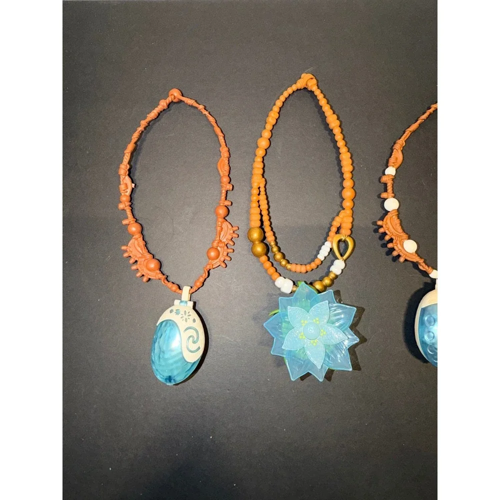 Lot Disney Moana Heart of Te Fiti & Raya Kumandra Flower Light Up Toy‎ Necklace